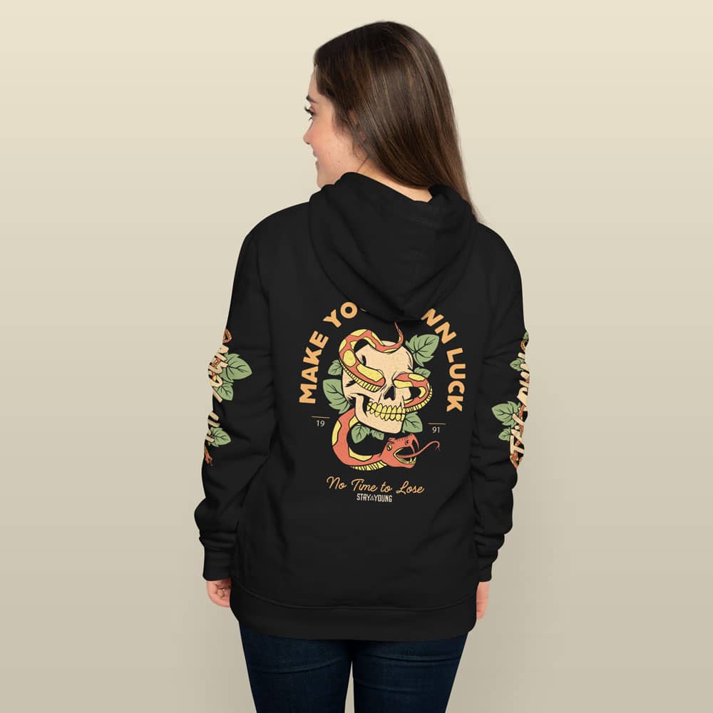 Sudadera Hoodie Make your own luck stay young modelo mujer 2